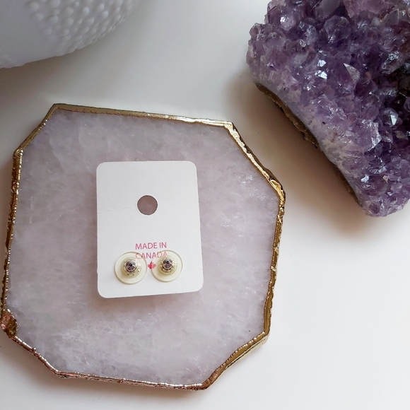 Bundle & save 🎉🆕FOXY Gold Studs 🦊 - Picture 3 of 4